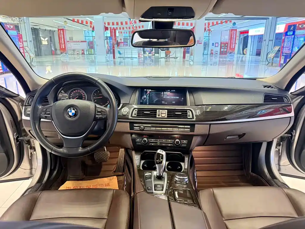 BMW 5 Series — миниатюра 10