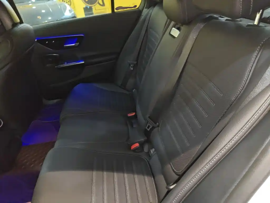 Mercedes-Benz C-Class 2023 — фото 16