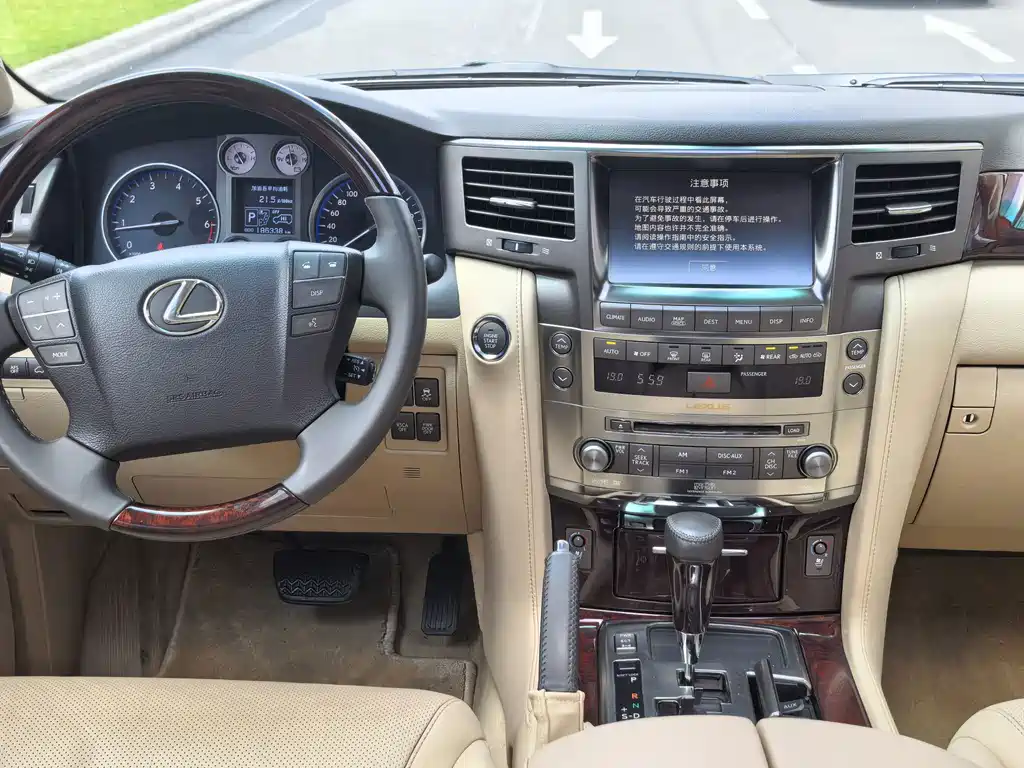 Lexus LX — миниатюра 8