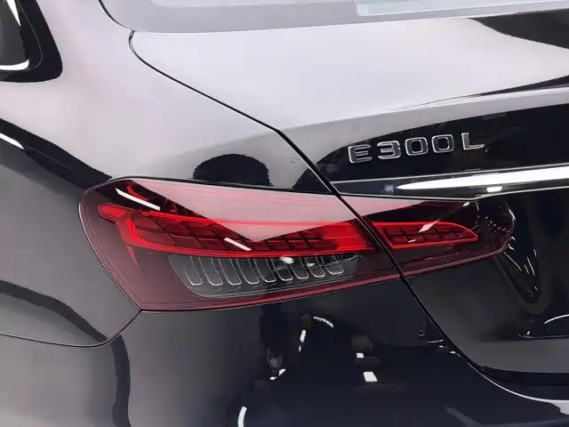Mercedes-Benz E-Class 2023 — фото 19