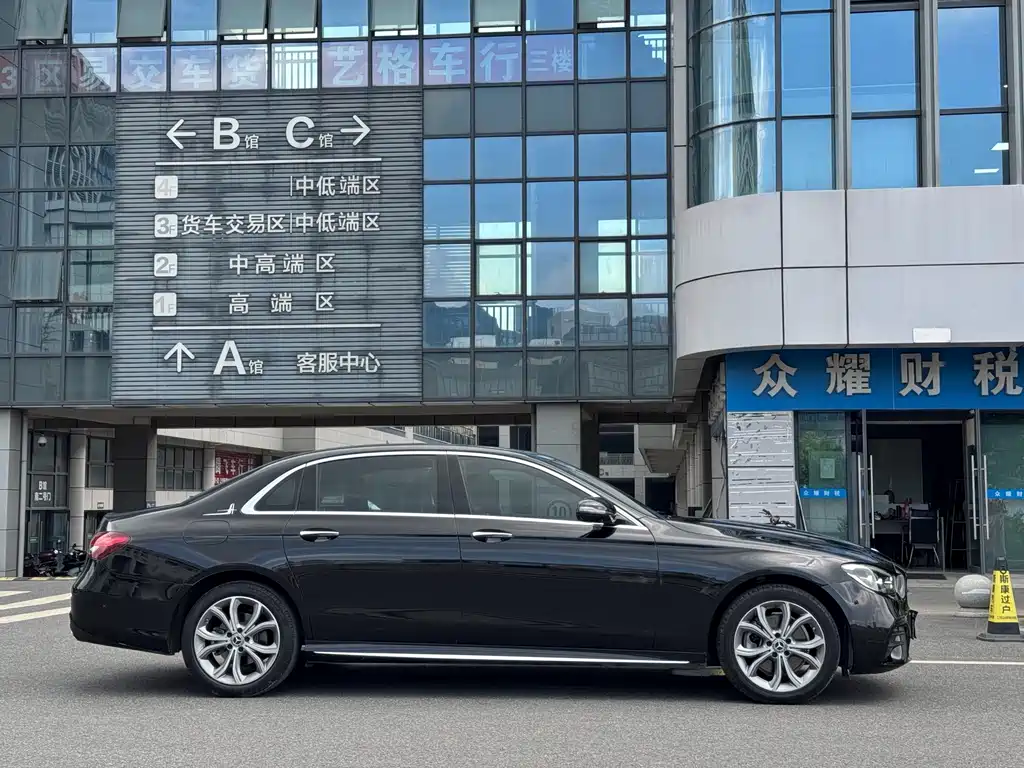 Mercedes-Benz E-Class — миниатюра 4