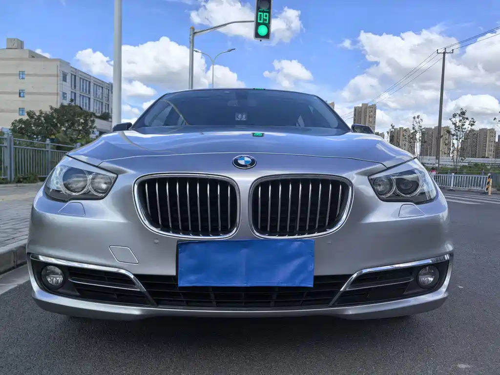 BMW 5 Series GT — миниатюра 2
