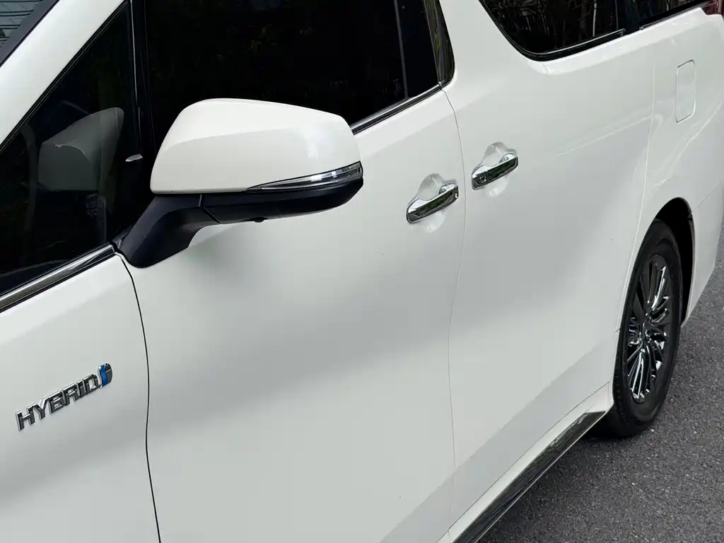 Toyota Alphard — миниатюра 9