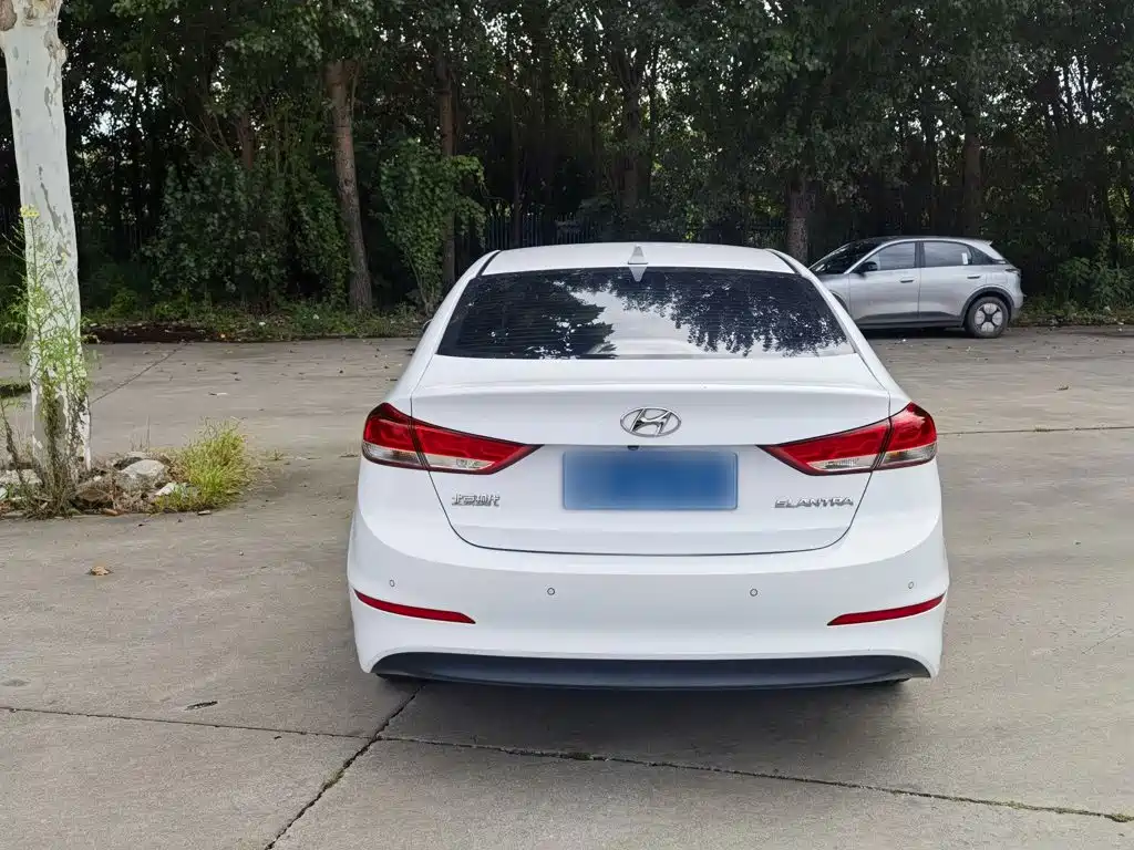 Hyundai Elantra — миниатюра 5