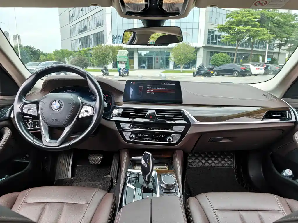 BMW 5 Series — миниатюра 4