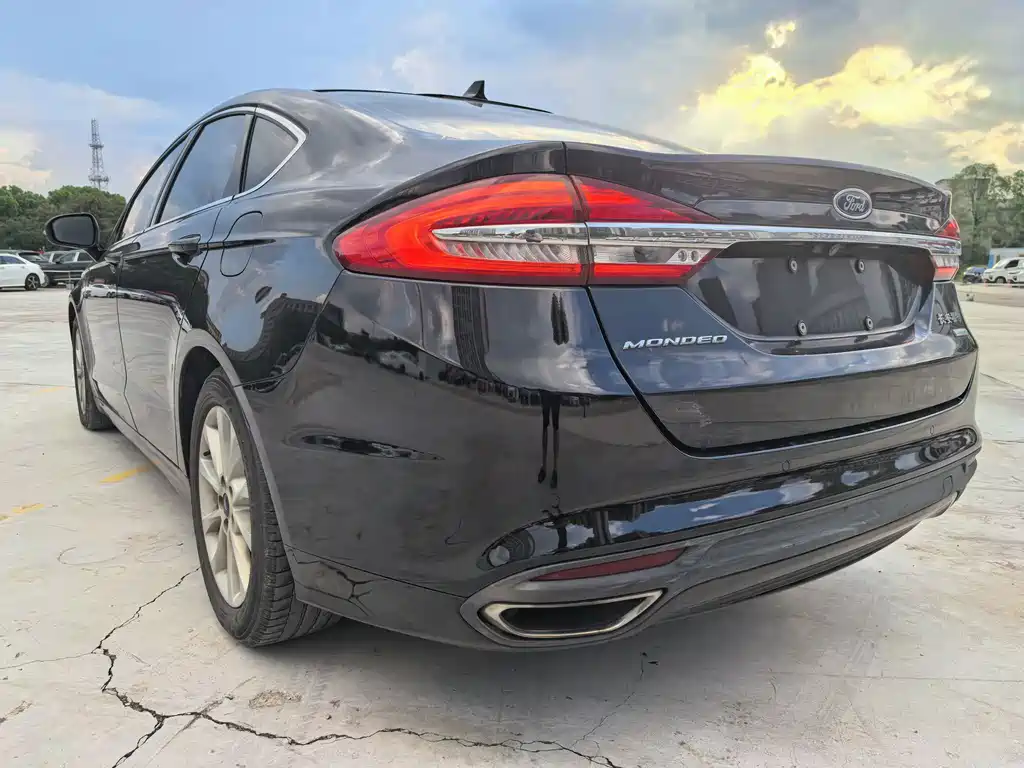 Ford Mondeo — миниатюра 7