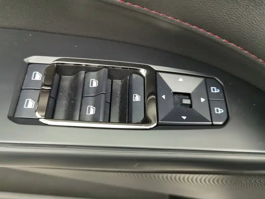 Ford Mondeo — миниатюра 9
