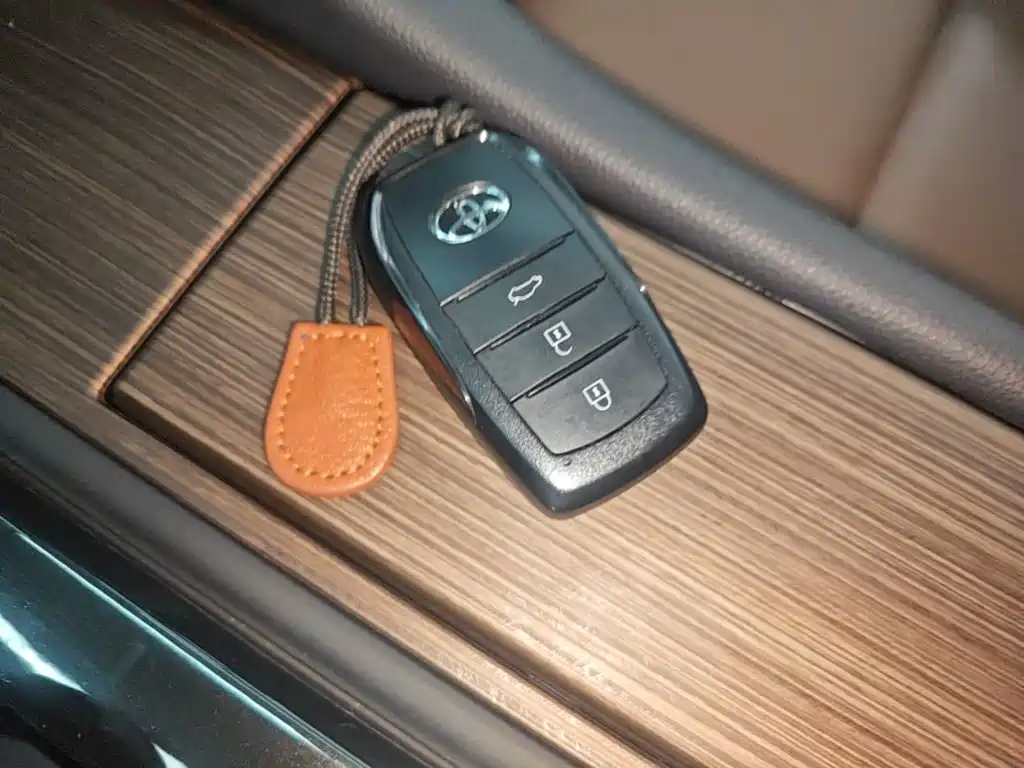 Toyota Crown (Import) — миниатюра 9