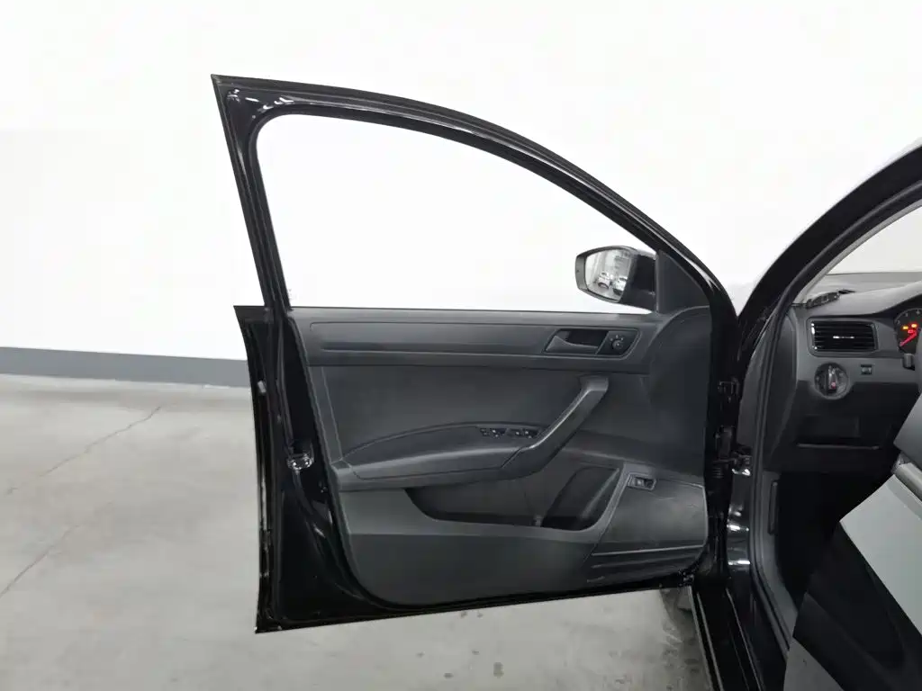 Volkswagen Santana — миниатюра 8