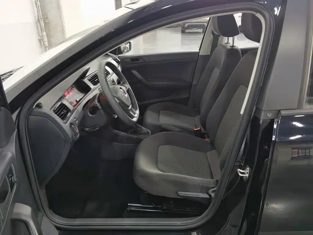 Volkswagen Santana — миниатюра 10