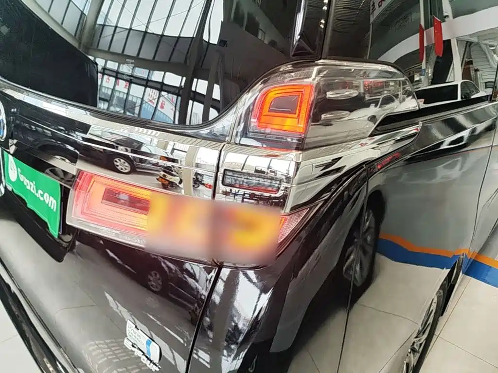 Toyota Vellfire — миниатюра 8