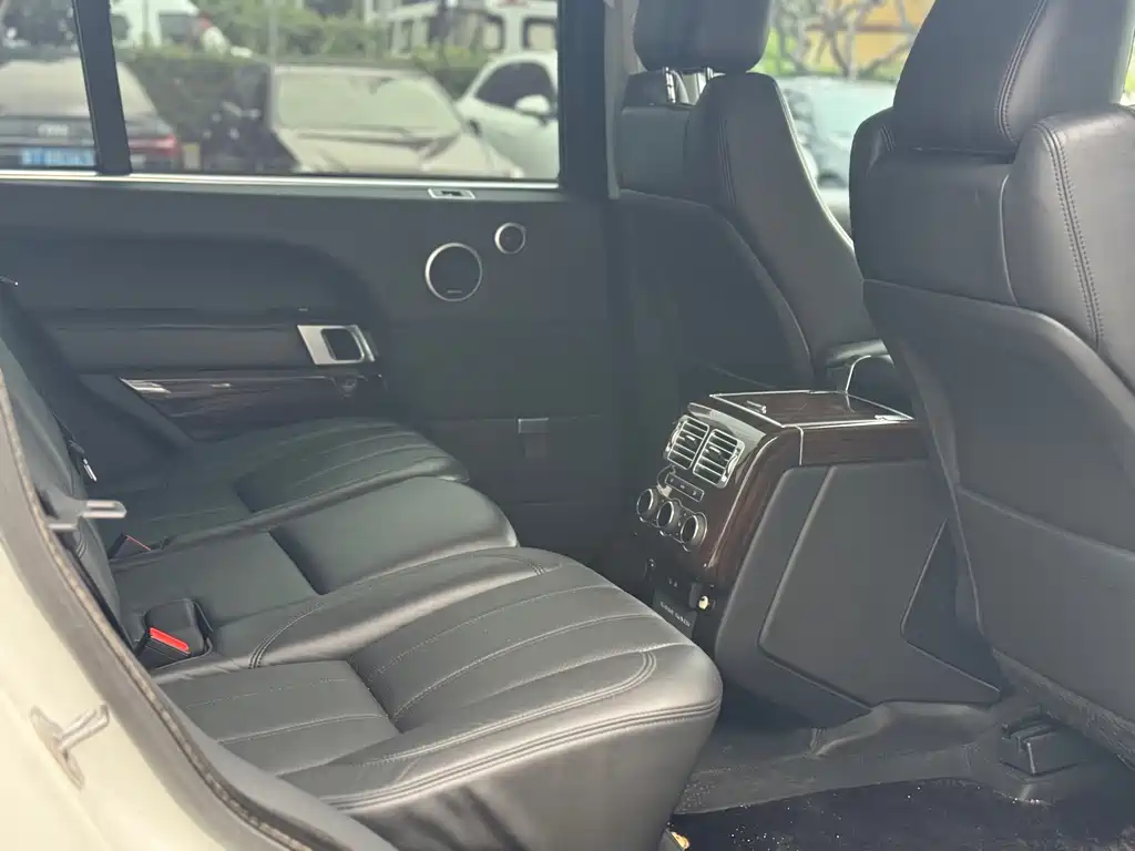 Land Rover Range Rover — миниатюра 8