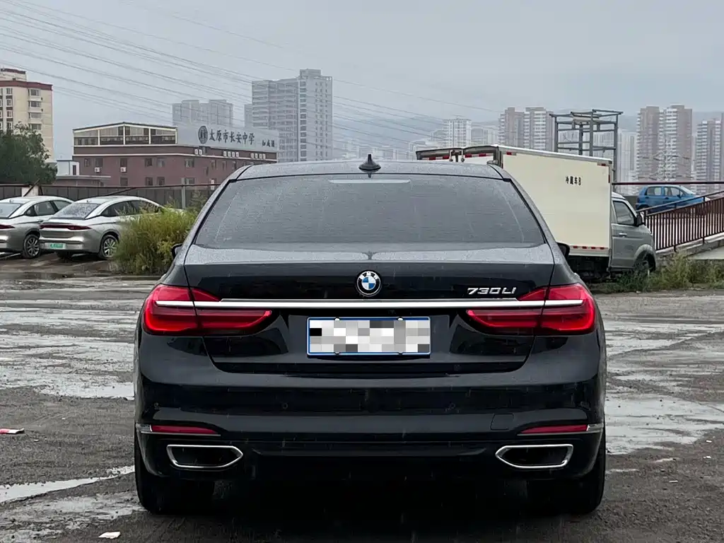 BMW 7 Series — миниатюра 5