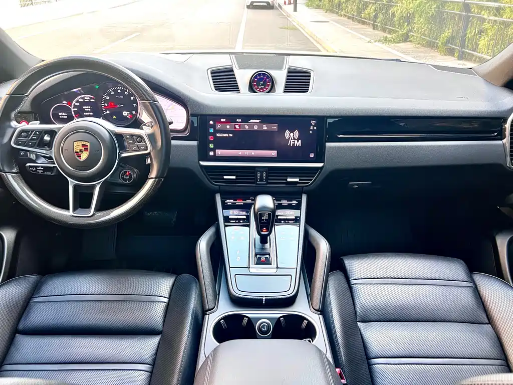Porsche Cayenne — миниатюра 13
