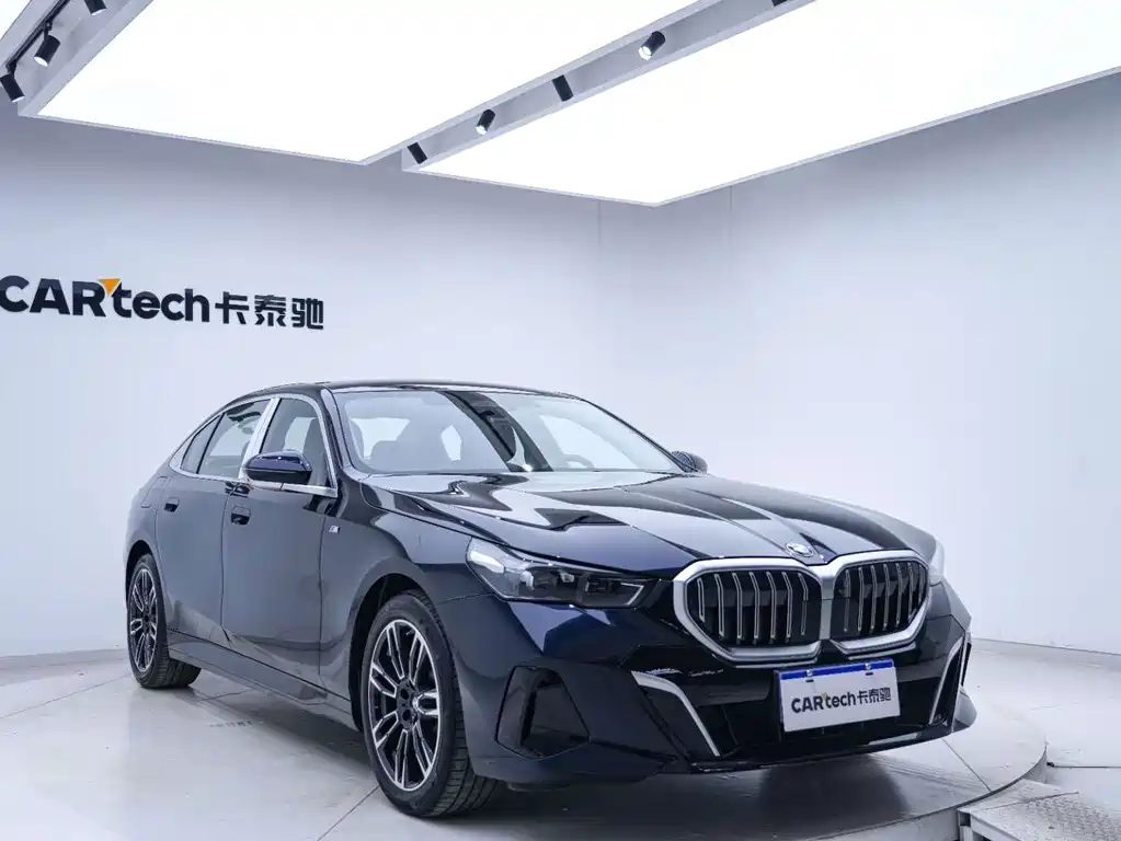 BMW 5 Series — миниатюра 9