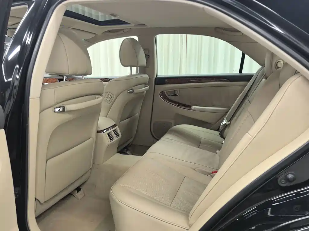 Toyota Crown — миниатюра 6