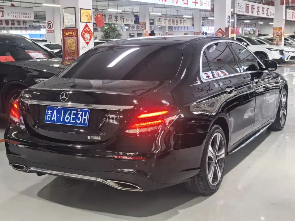 Mercedes-Benz E-Class — миниатюра 9