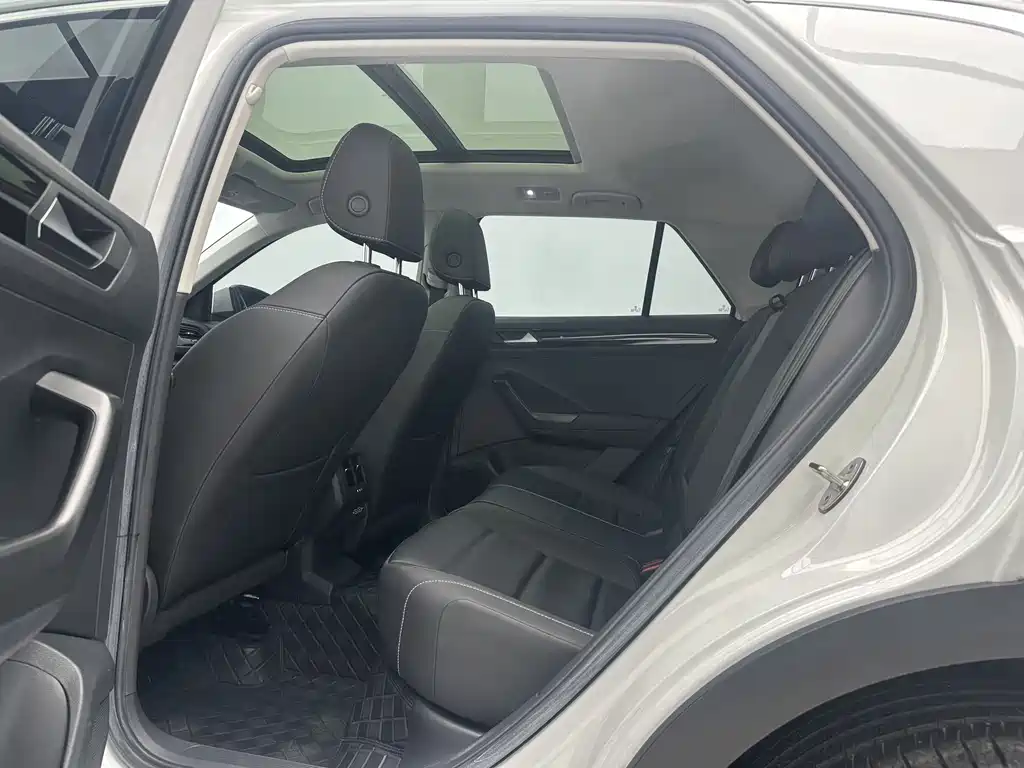 Volkswagen T-Roc 2022 280TSI DSG PLUS