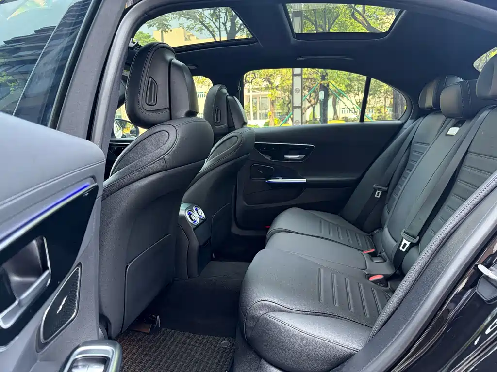 Mercedes-Benz C-Class — миниатюра 7