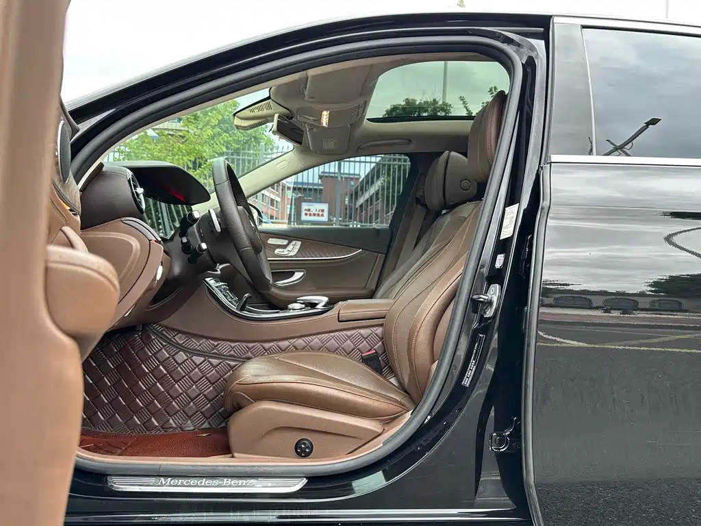 Mercedes-Benz E-Class — миниатюра 7