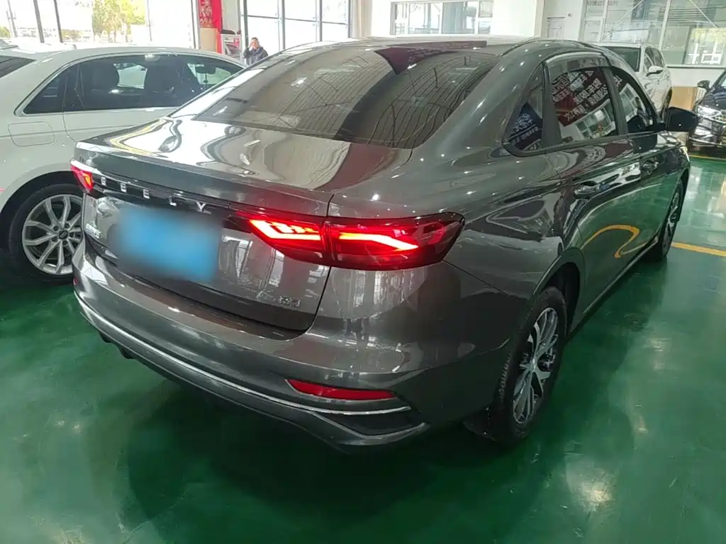 Geely Emgrand — миниатюра 7