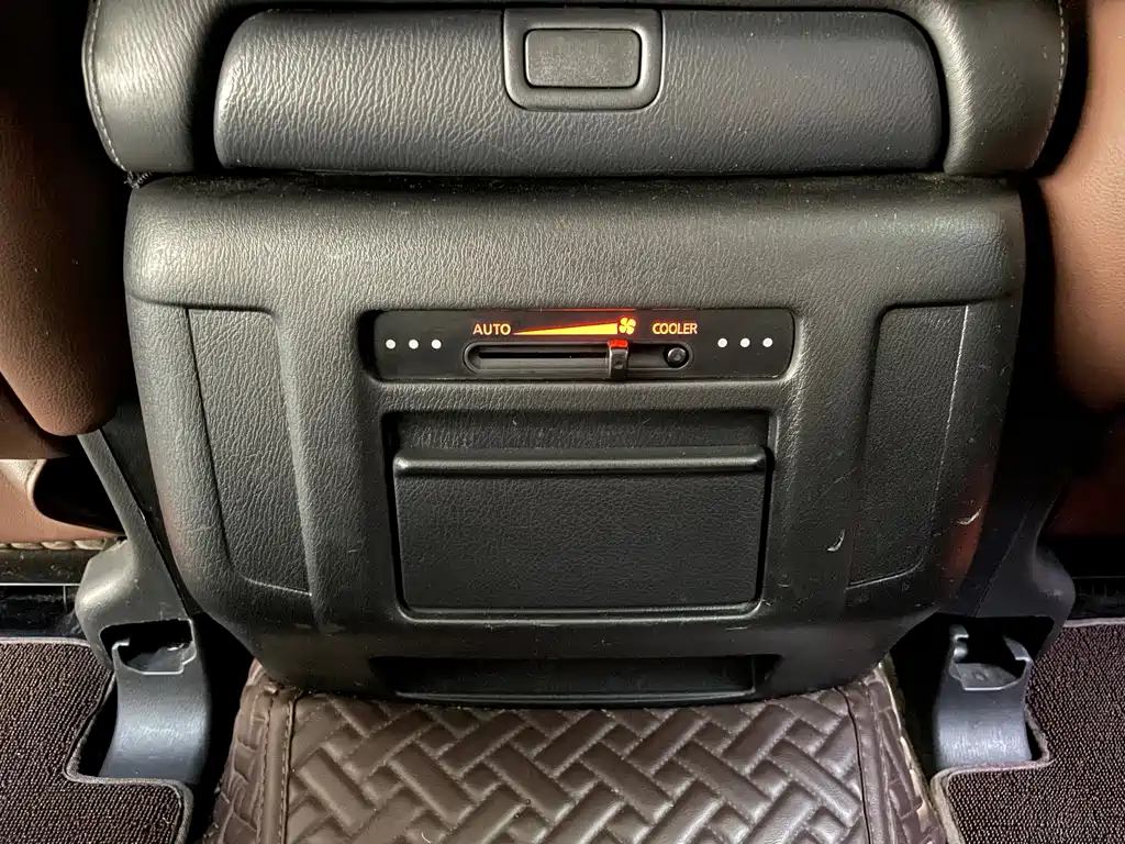 Nissan Patrol — миниатюра 9