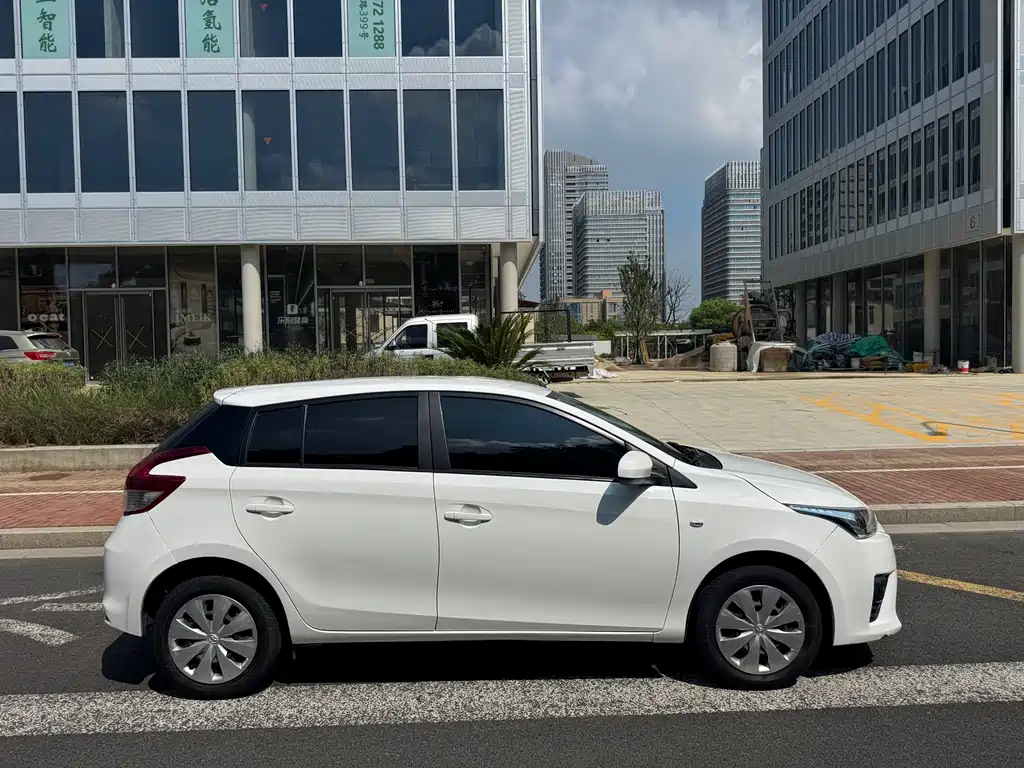 Toyota Yaris L — миниатюра 7