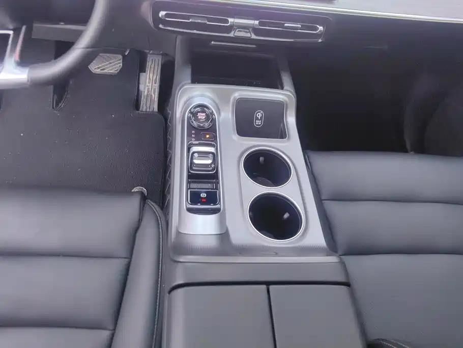 GAC Motor 传祺E8 PHEV — миниатюра 16