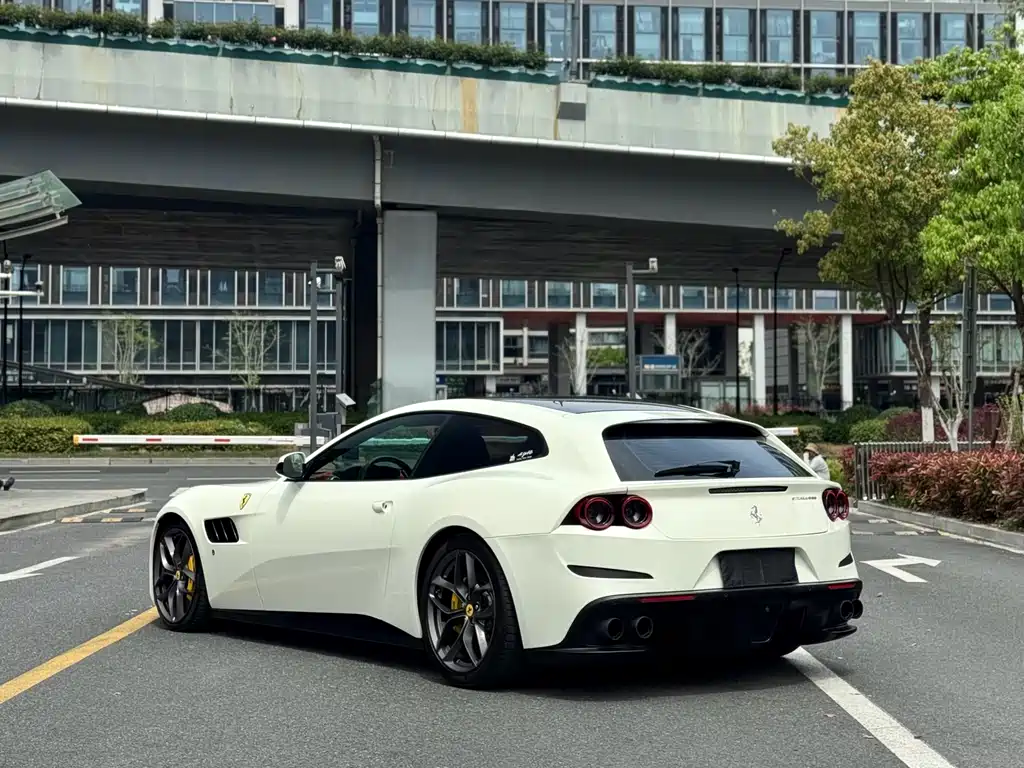 Ferrari GTC4Lusso 2016 6.3L V12
