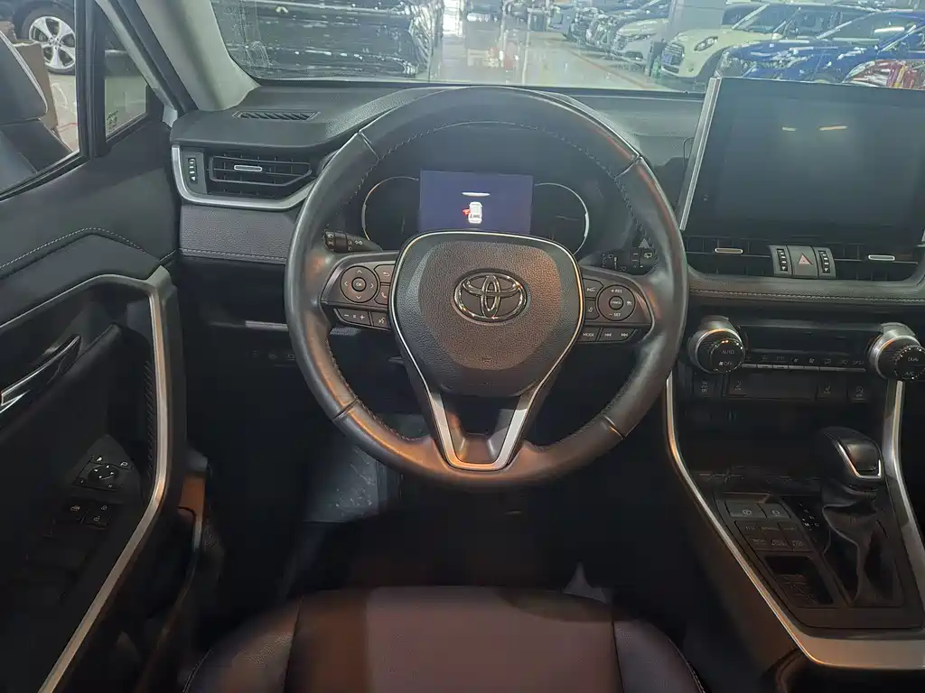 Toyota RAV4 — миниатюра 5