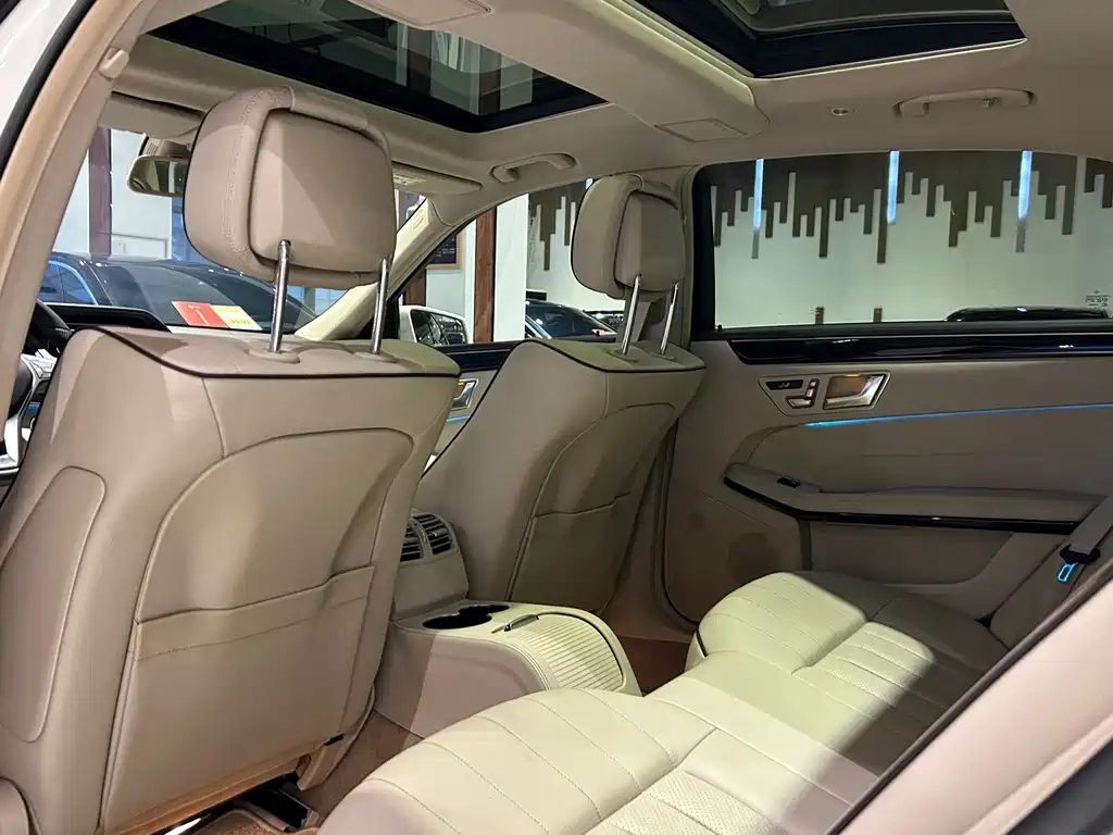 Mercedes-Benz E-Class — миниатюра 17