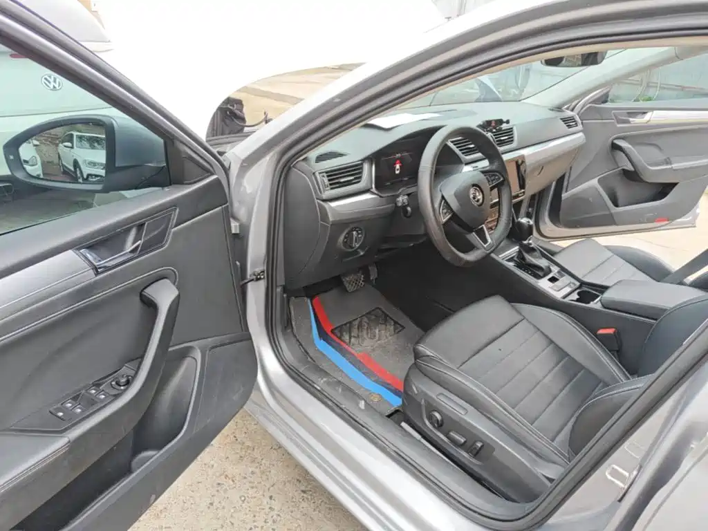 Skoda Superb — миниатюра 16