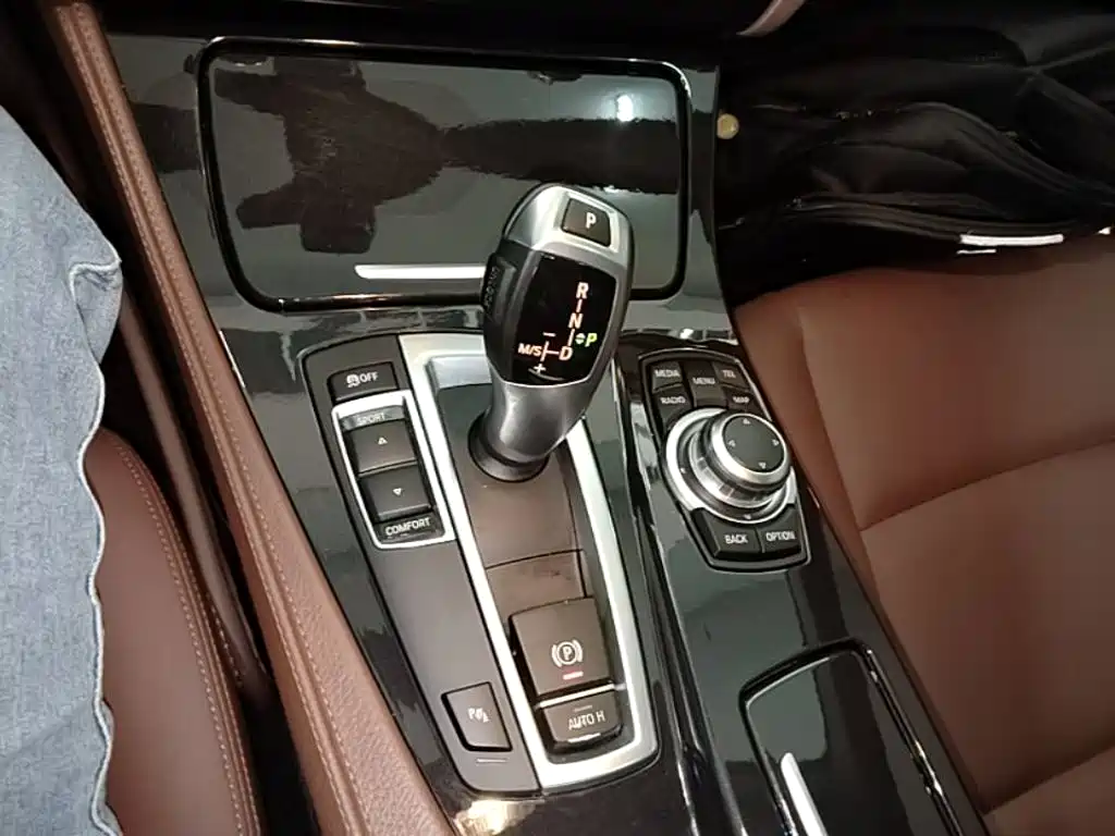 BMW 5 Series — миниатюра 14