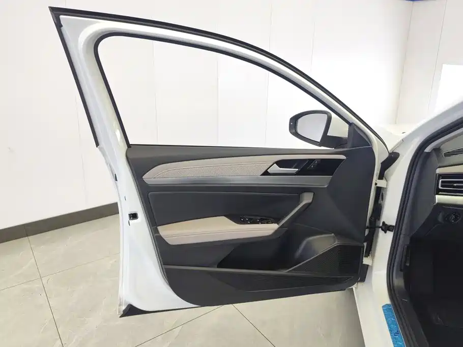 Volkswagen Lavida — миниатюра 7