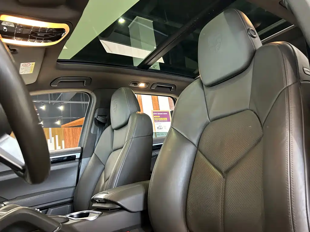 Porsche Cayenne — миниатюра 12