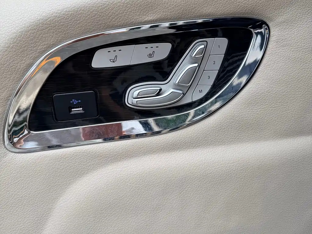 Mercedes-Benz V-Class — миниатюра 14