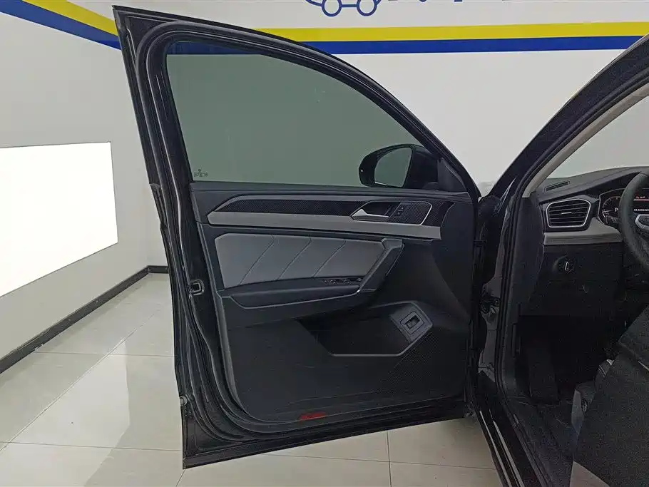 Volkswagen Tayron 2025 300TSI