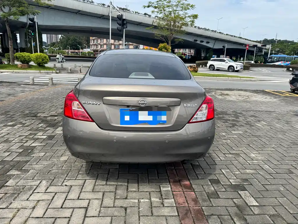 Nissan Sunny — миниатюра 5