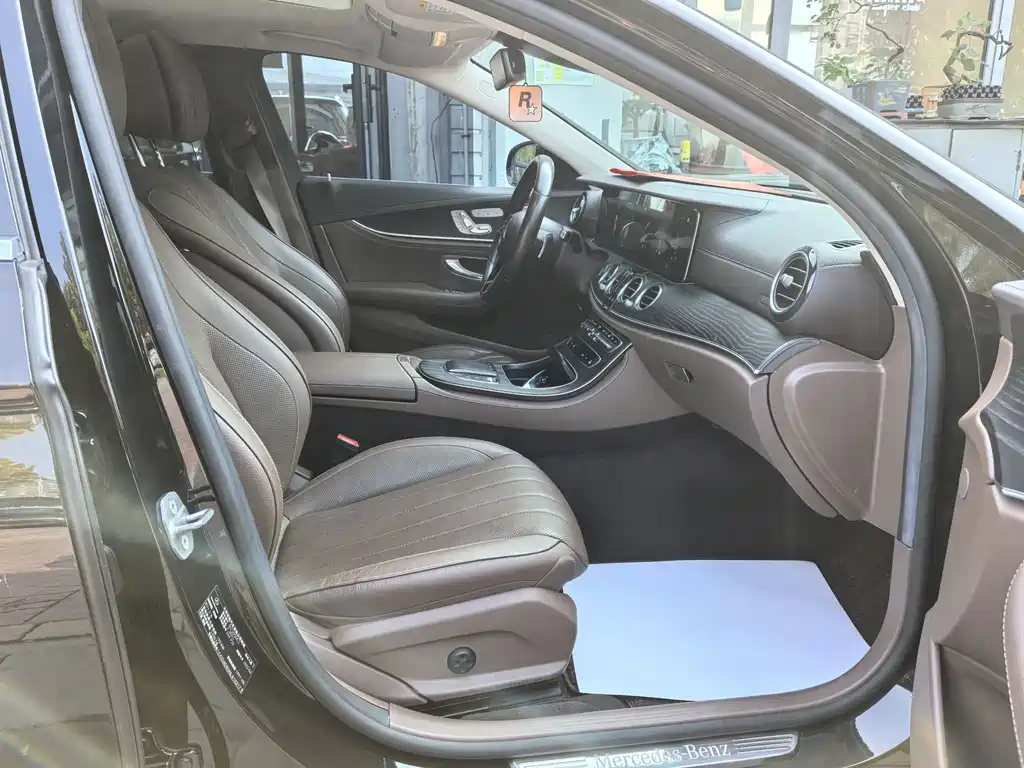 Mercedes-Benz E-Class 2022 — фото 14