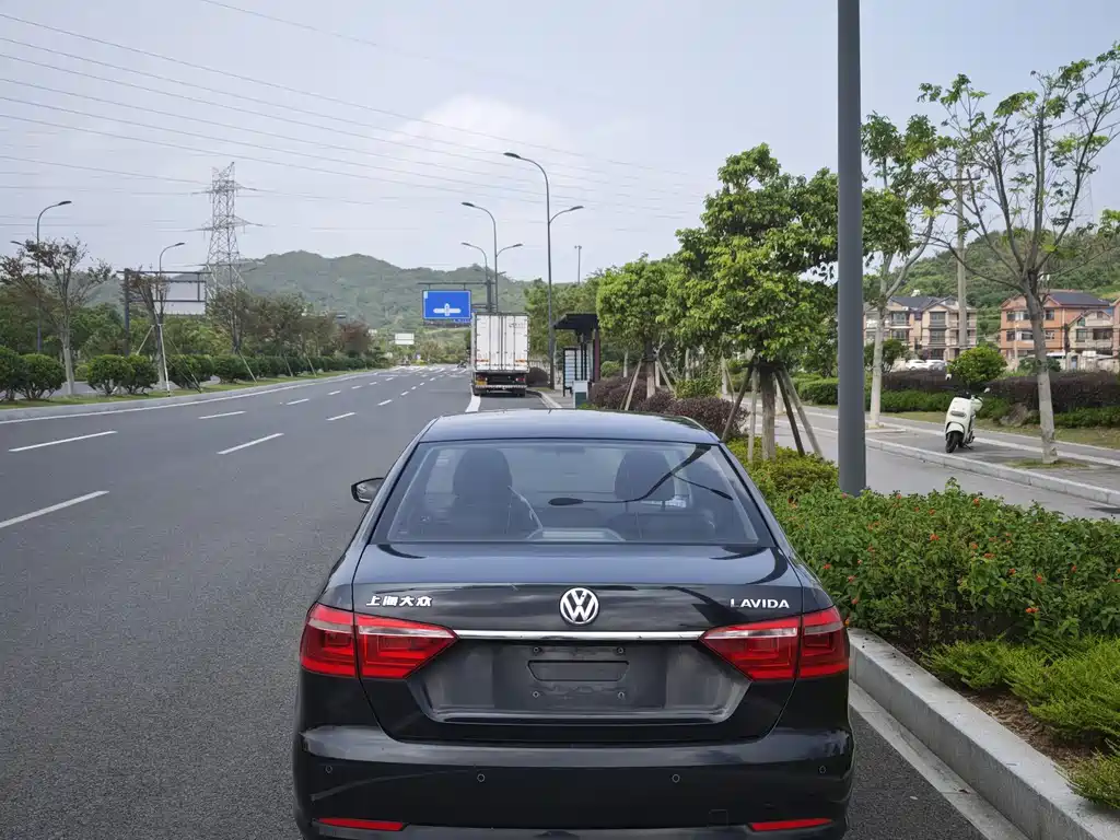 Volkswagen Lavida — миниатюра 5
