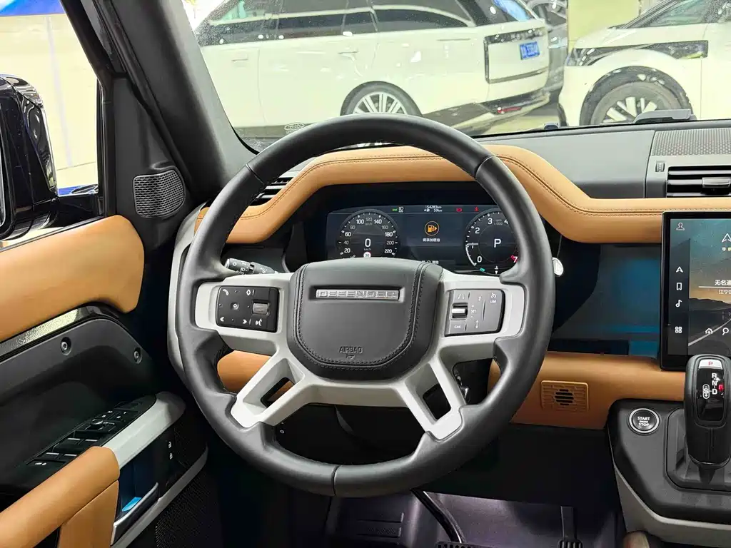 Land Rover Defender 2023 — фото 11