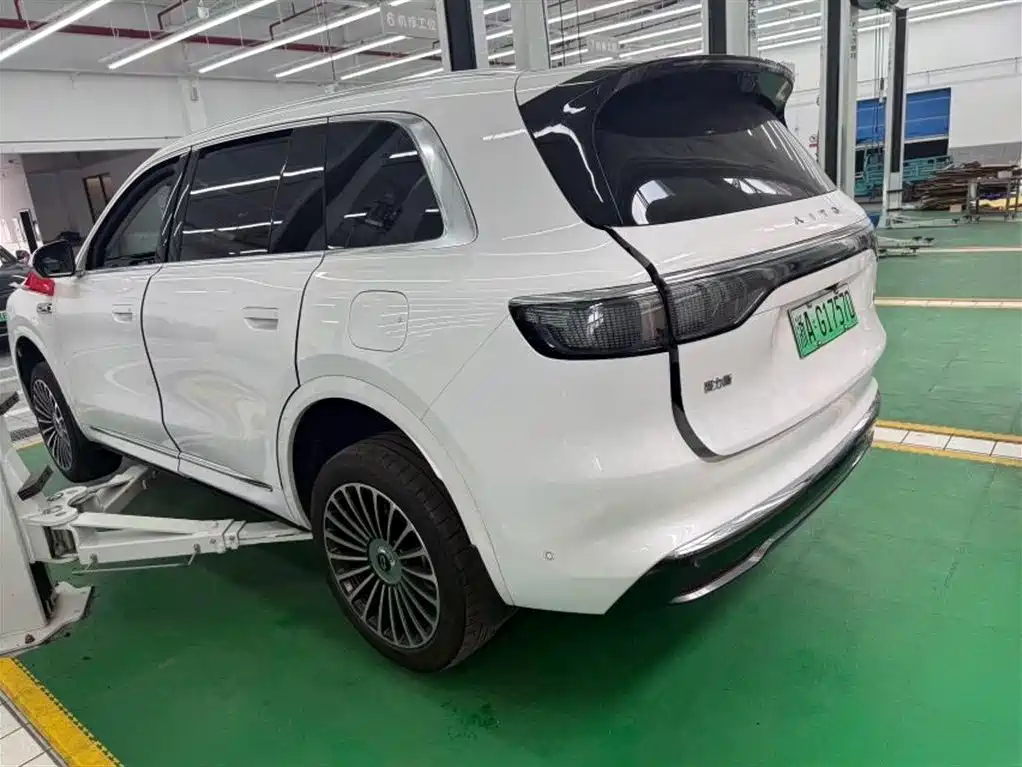 Aito M8 2025 Ultra 53.4kWh 6 мест (192 )