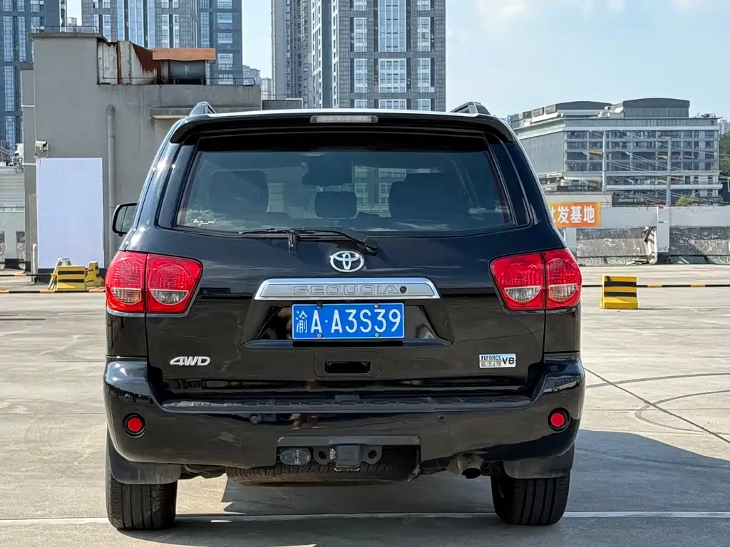 Toyota Sequoia — миниатюра 28