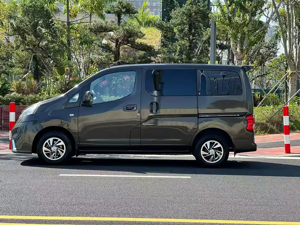 Nissan NV200 — миниатюра 4