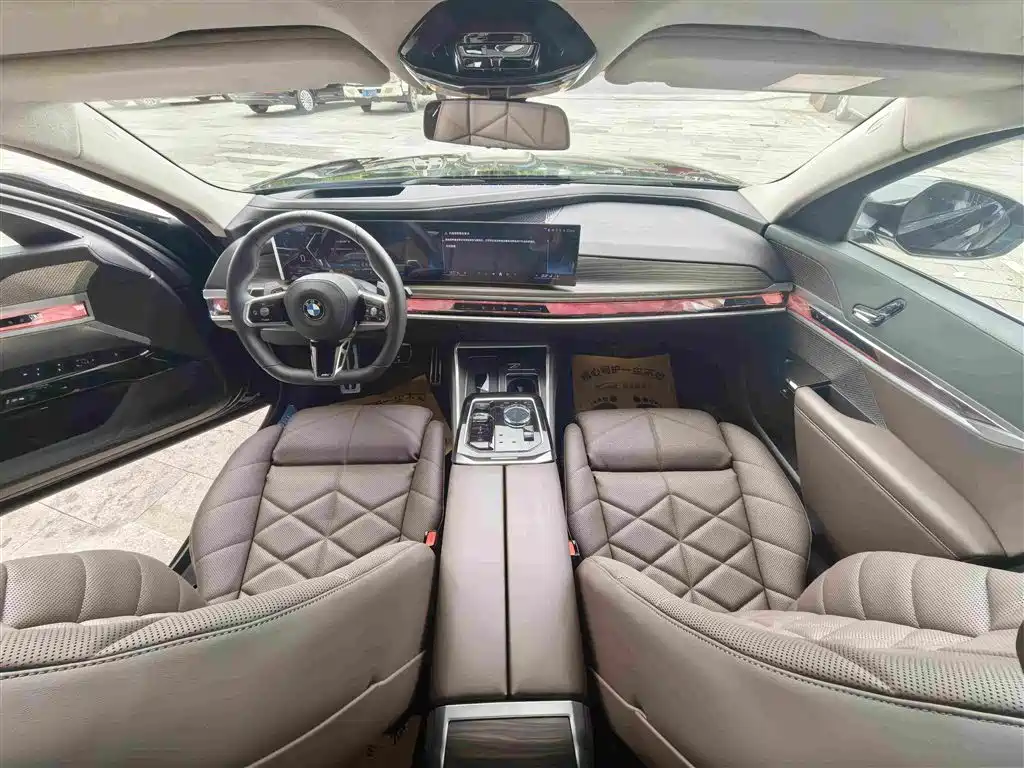 BMW 7 Series — миниатюра 5