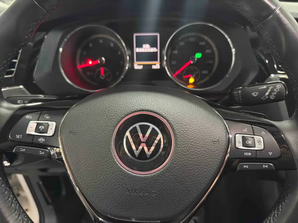 Volkswagen Tiguan L — миниатюра 12