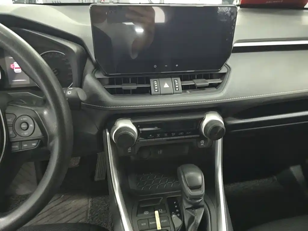 Toyota RAV4 — миниатюра 13