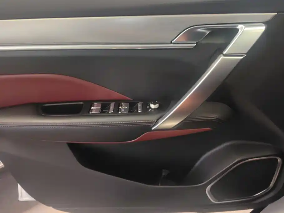 Geely Binyue — миниатюра 7