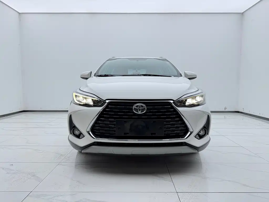 Toyota Yaris L — миниатюра 2
