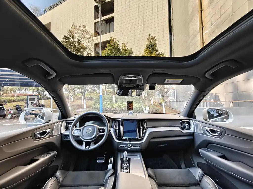 VOLVO XC60 PLUG IN HYBRID